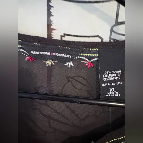 🤎 New York & Company Embroidered Top | Size XL | NWT - Picture 3 of 5